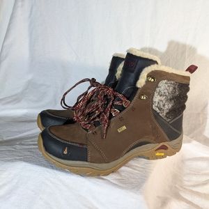 Ahnu Women's Montara Waterproof Boot

9.0